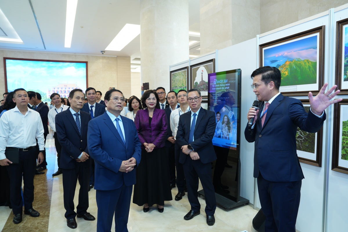 13.Đại diện Vietinbank thông tin về công nghệ trước Thủ tướng
